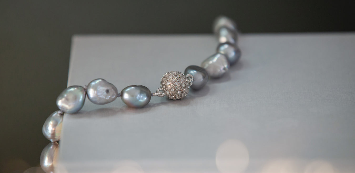 Diamond look collection, Rae grey baroque pearl necklace